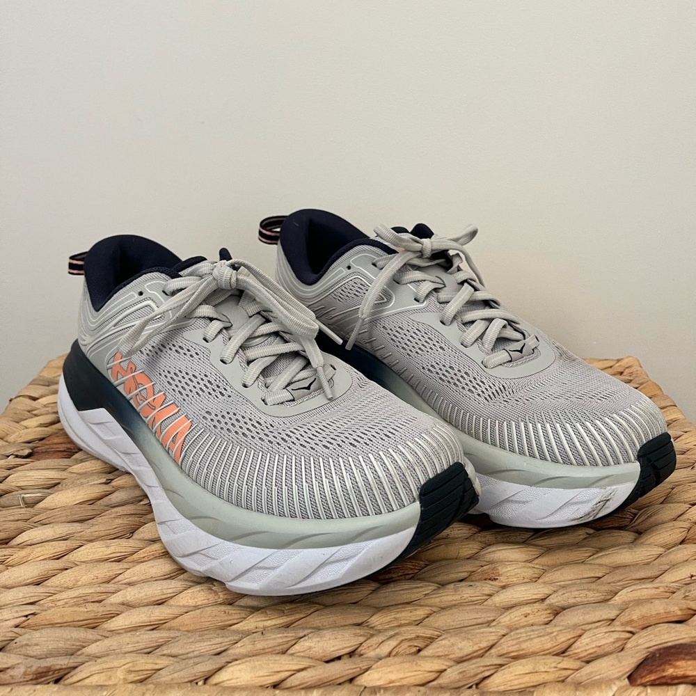Hoka Bondi 7 Women’s Light Gray Athletic Shoes Size 8 Wide